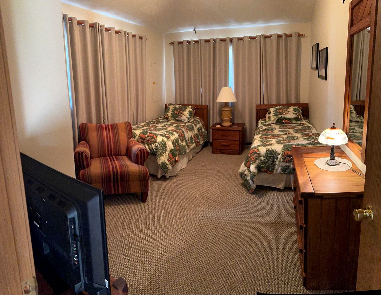 Charming Cabin on Golf Course with Fireplace & Resort Perks in Hedgesville, West Virginia