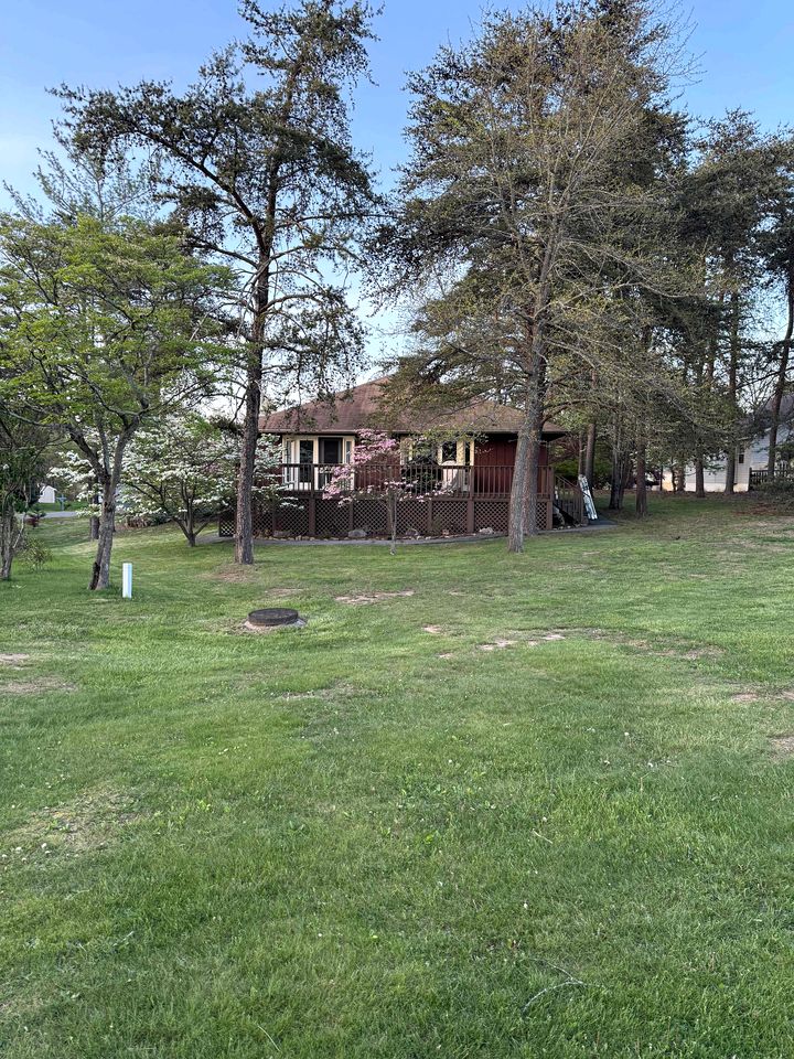Charming Cabin on Golf Course with Fireplace & Resort Perks in Hedgesville, West Virginia