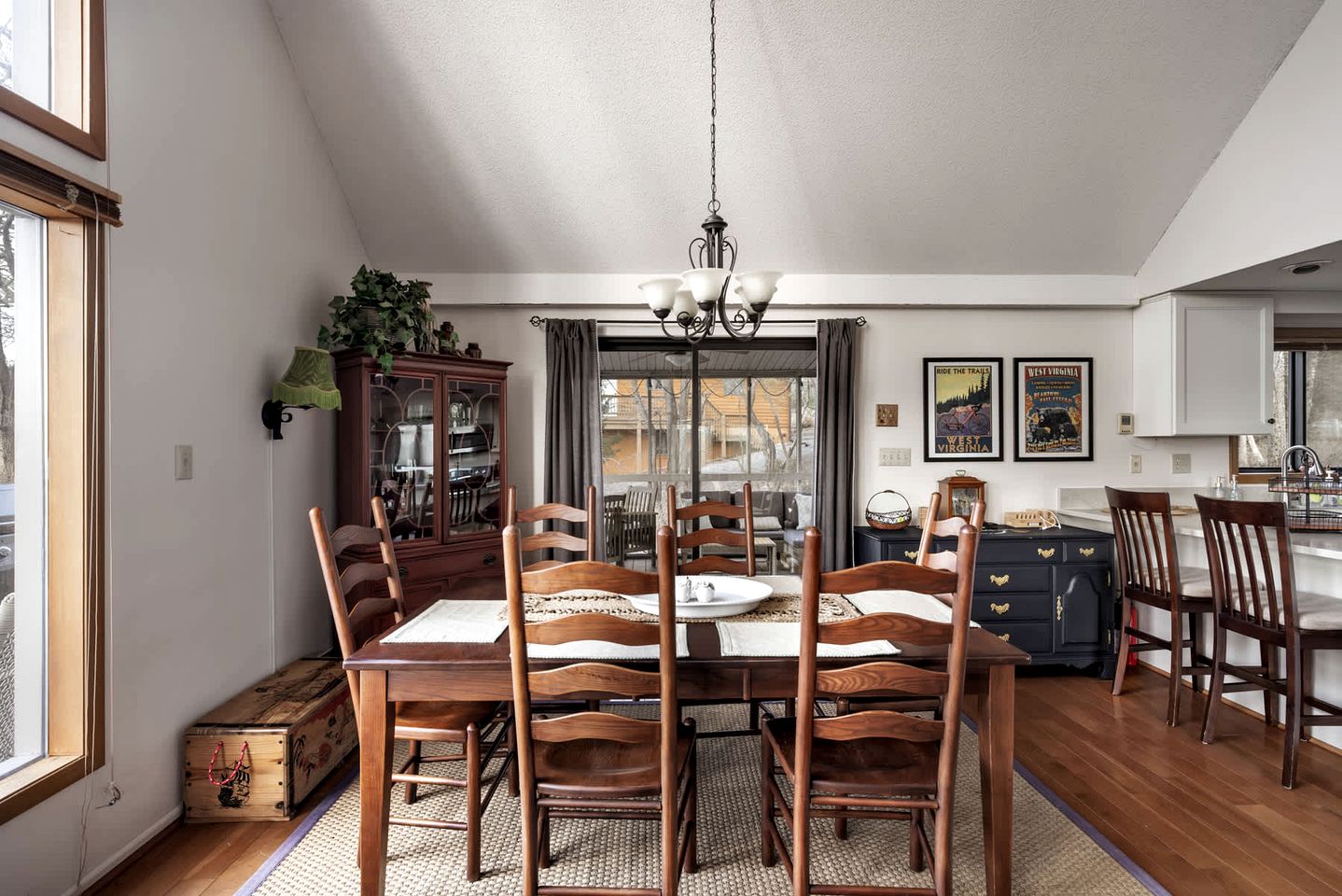 Charming Cabin with Multiple Fire Pits, Screened Porch, and Golf Course Views in Hedgesville, West Virginia
