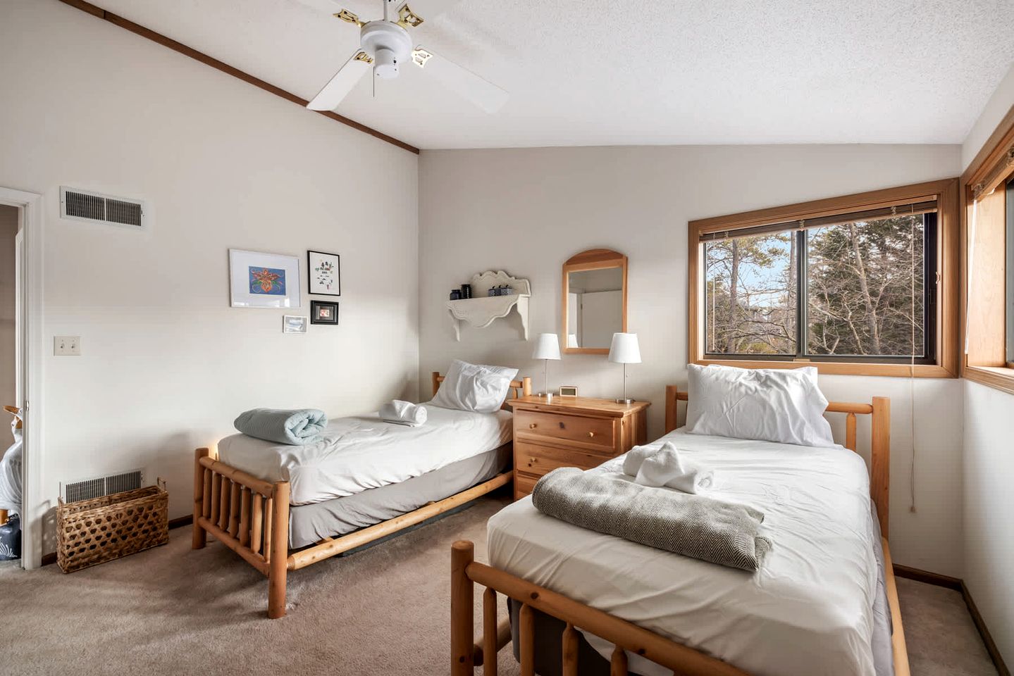 Charming Cabin with Multiple Fire Pits, Screened Porch, and Golf Course Views in Hedgesville, West Virginia