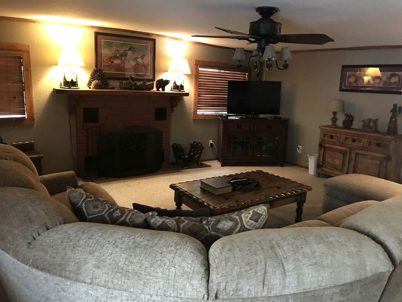 Rustic Family Cabin with a Luxurious Hot Tub in Ruidoso, New Mexico