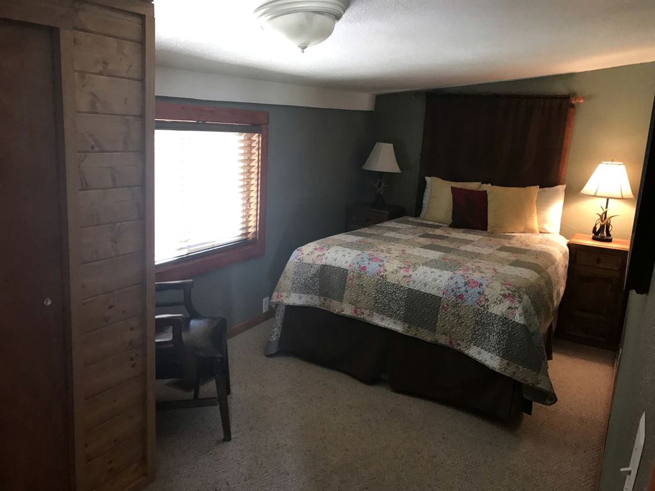 Rustic Family Cabin with a Luxurious Hot Tub in Ruidoso, New Mexico