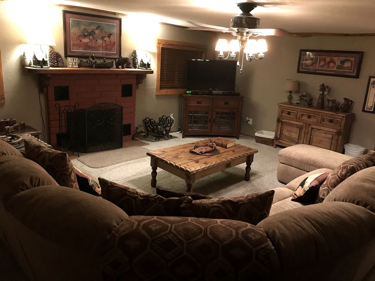 Rustic Family Cabin with a Luxurious Hot Tub in Ruidoso, New Mexico