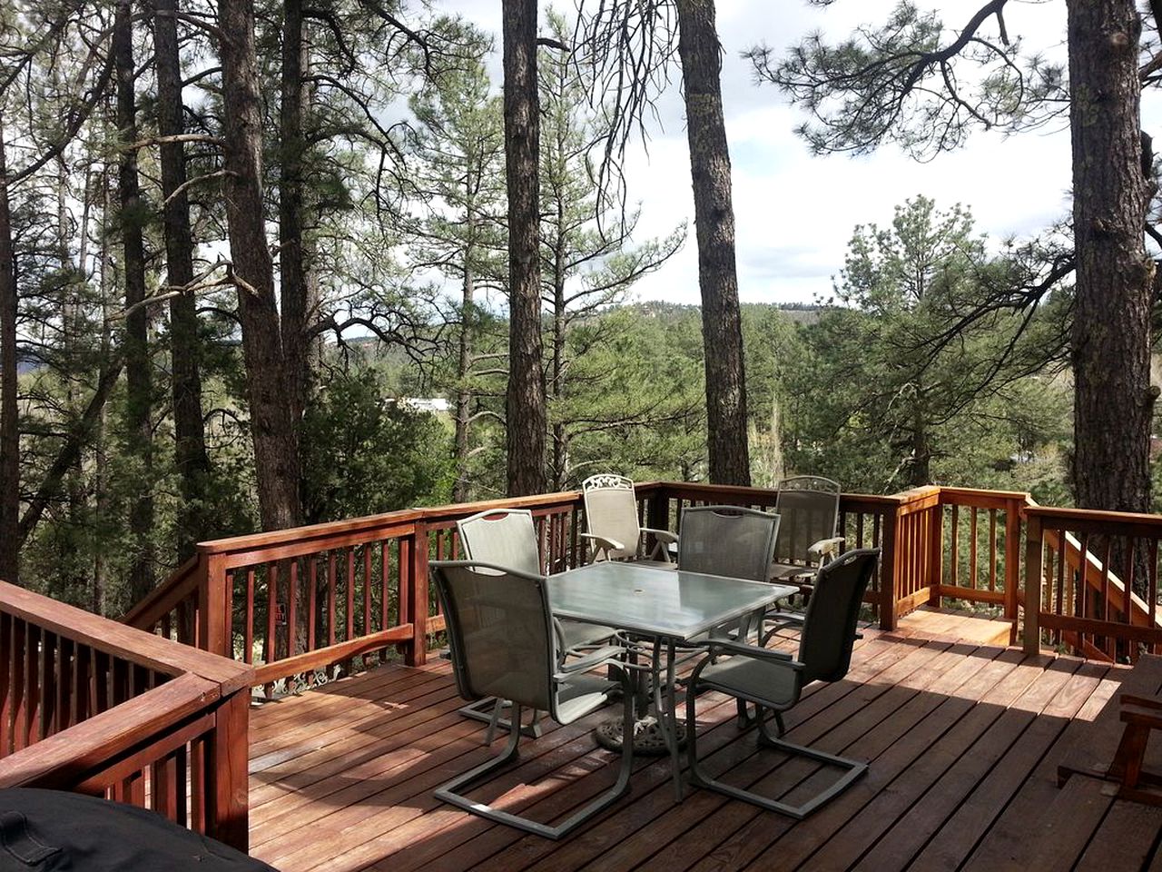 Rustic Family Cabin with a Luxurious Hot Tub in Ruidoso, New Mexico