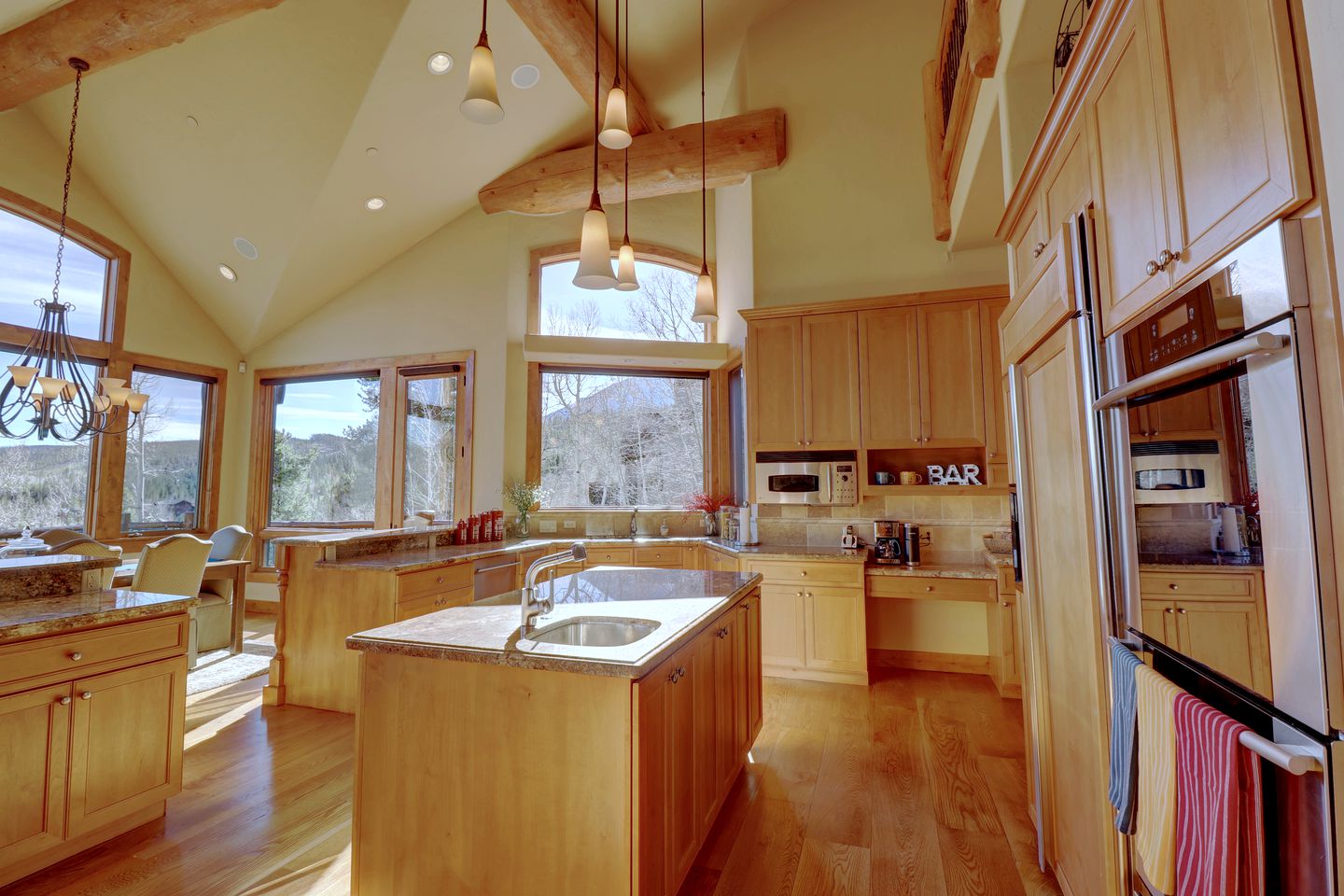 Spectacular Luminous Cabin with Amazing Exterior Space and Pool Table in Silverthorne, Colorado