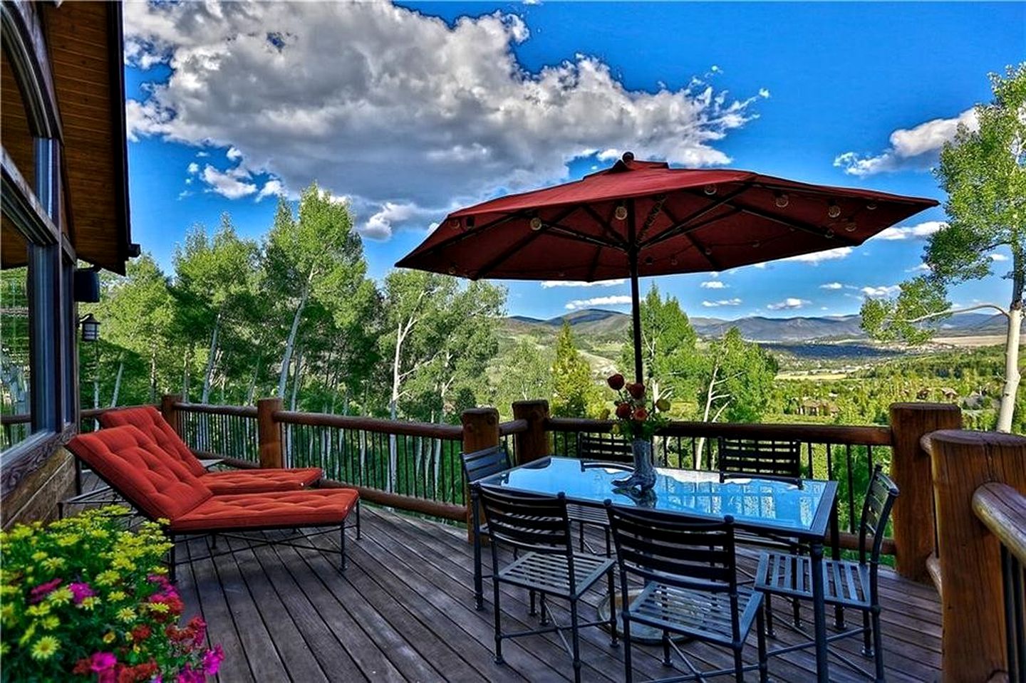 Spectacular Luminous Cabin with Amazing Exterior Space and Pool Table in Silverthorne, Colorado