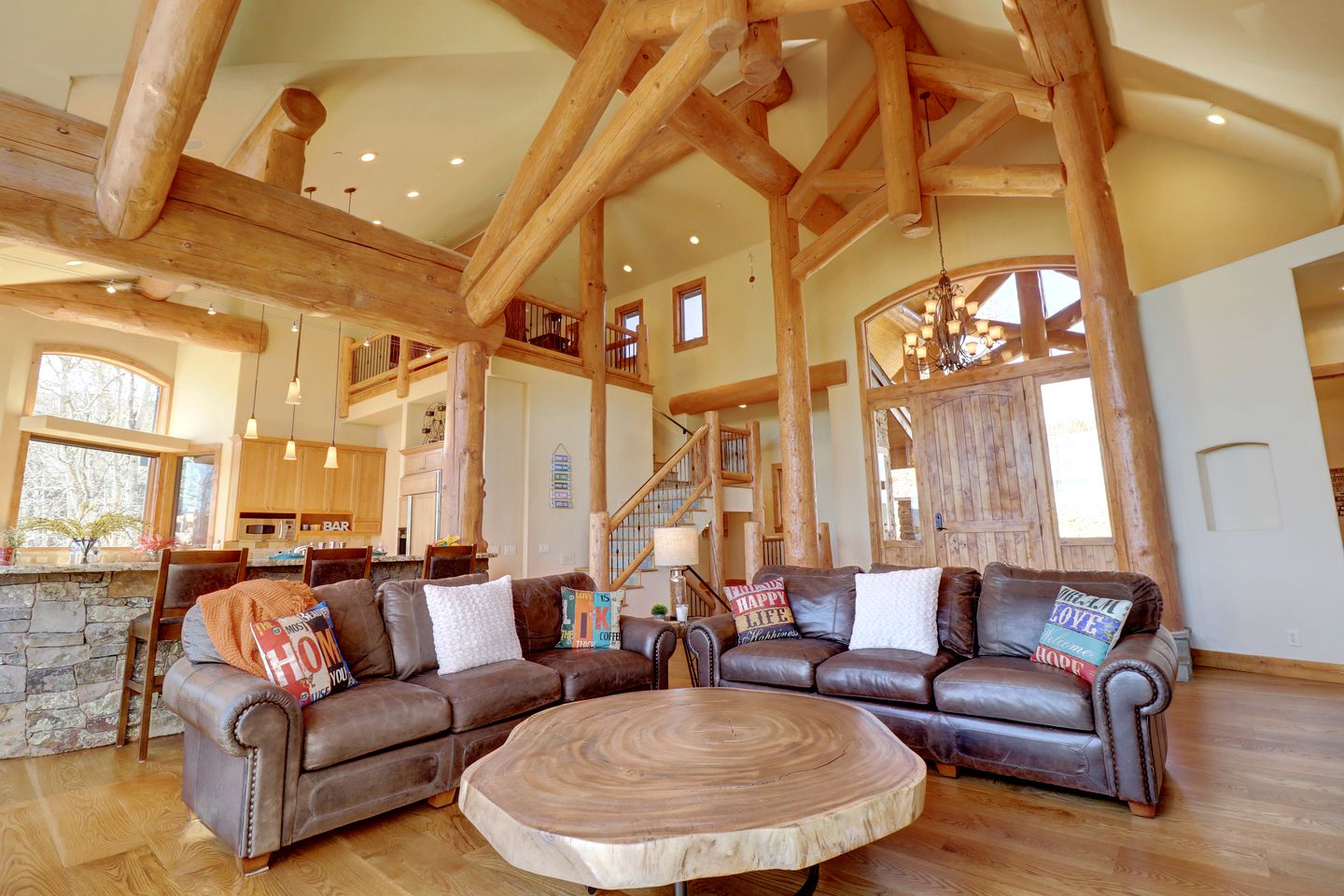 Spectacular Luminous Cabin with Amazing Exterior Space and Pool Table in Silverthorne, Colorado