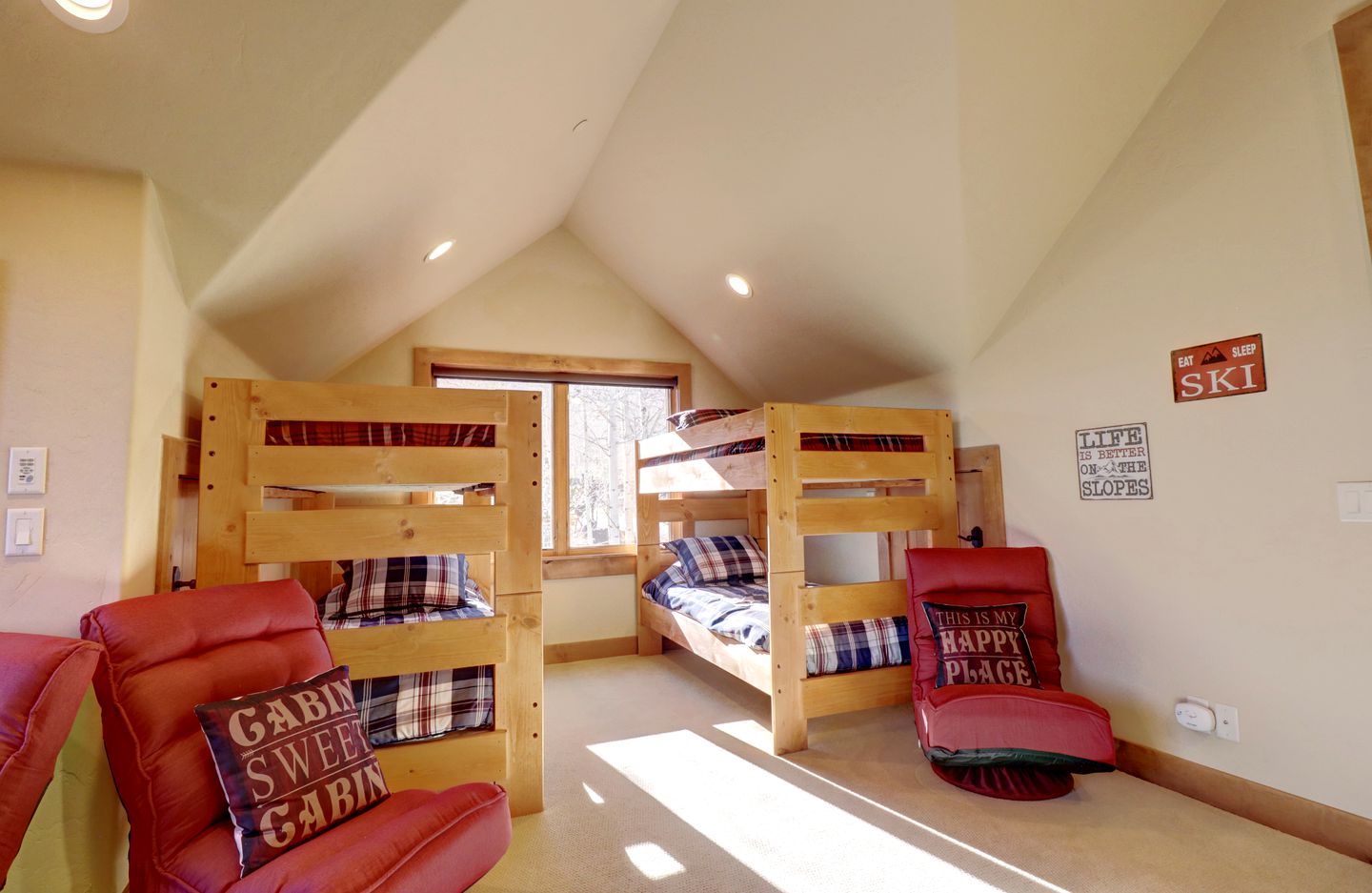 Spectacular Luminous Cabin with Amazing Exterior Space and Pool Table in Silverthorne, Colorado