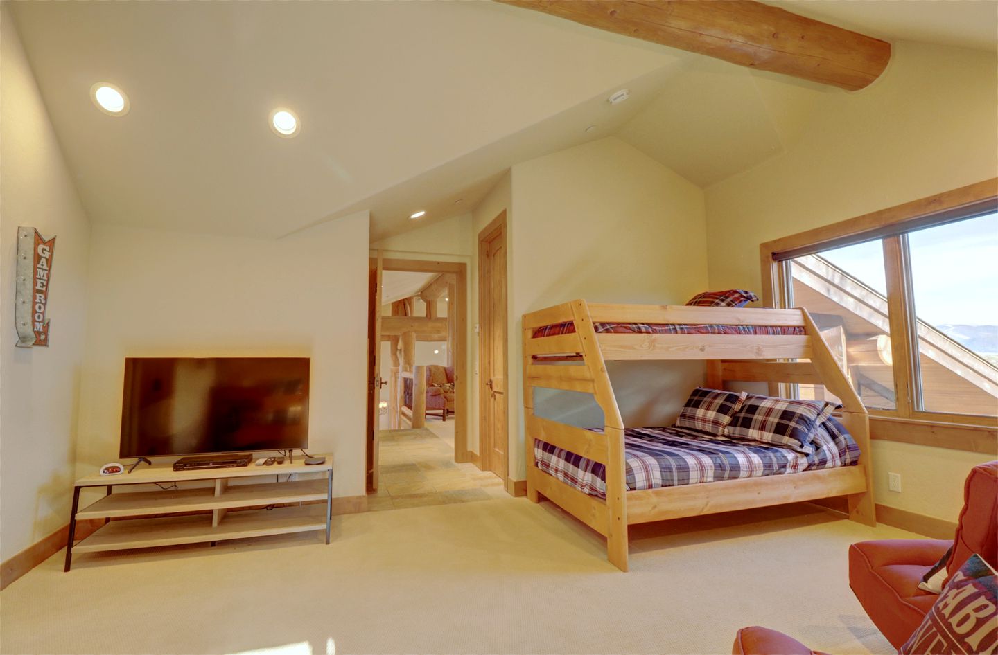 Spectacular Luminous Cabin with Amazing Exterior Space and Pool Table in Silverthorne, Colorado