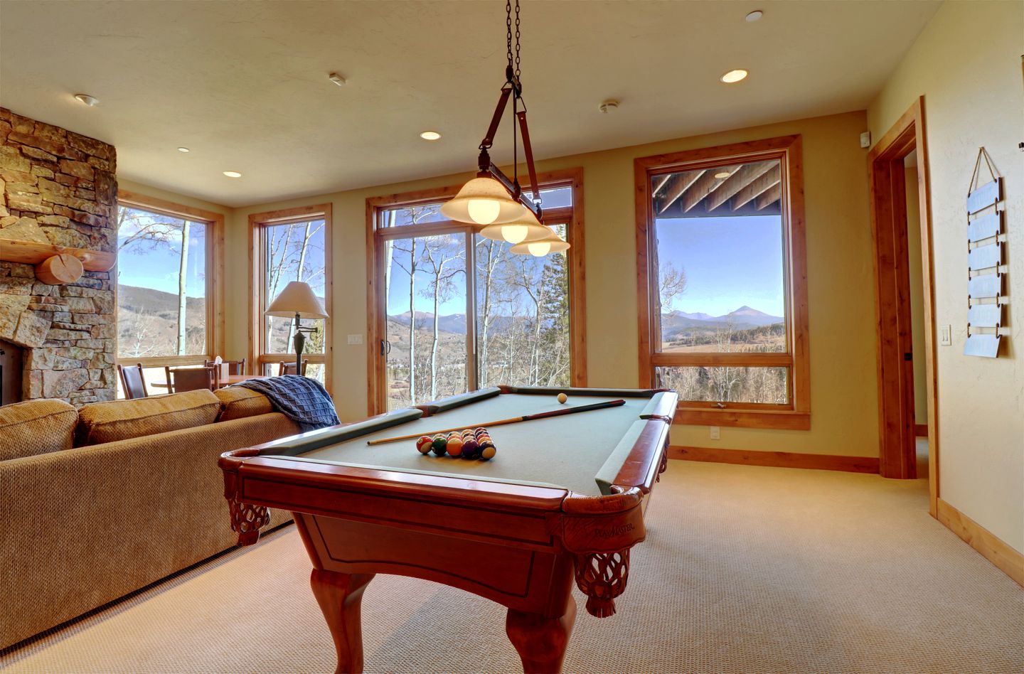 Spectacular Luminous Cabin with Amazing Exterior Space and Pool Table in Silverthorne, Colorado