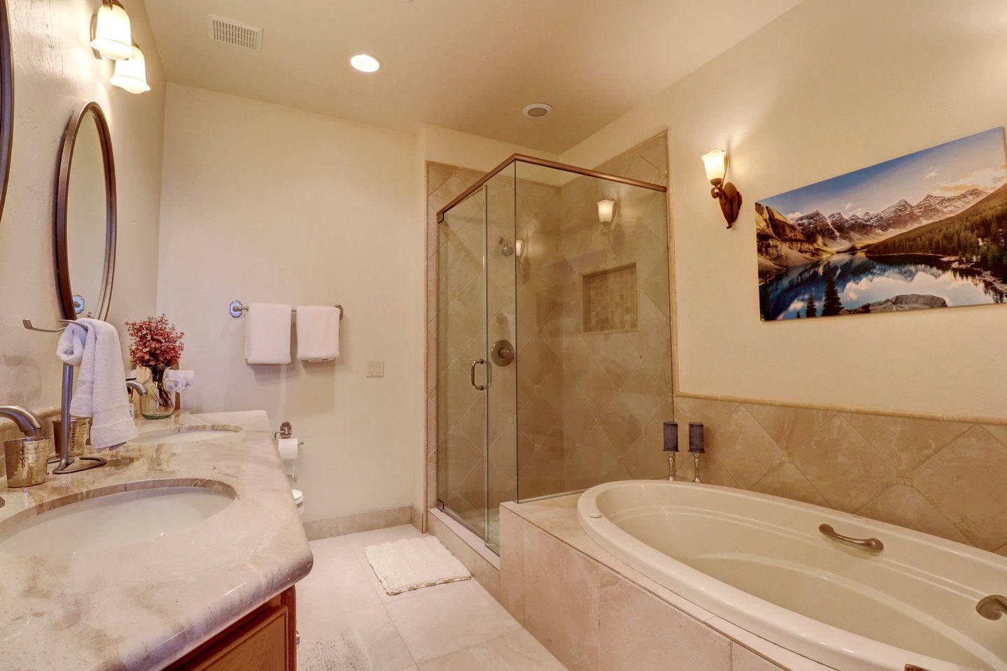 Spectacular Luminous Cabin with Amazing Exterior Space and Pool Table in Silverthorne, Colorado