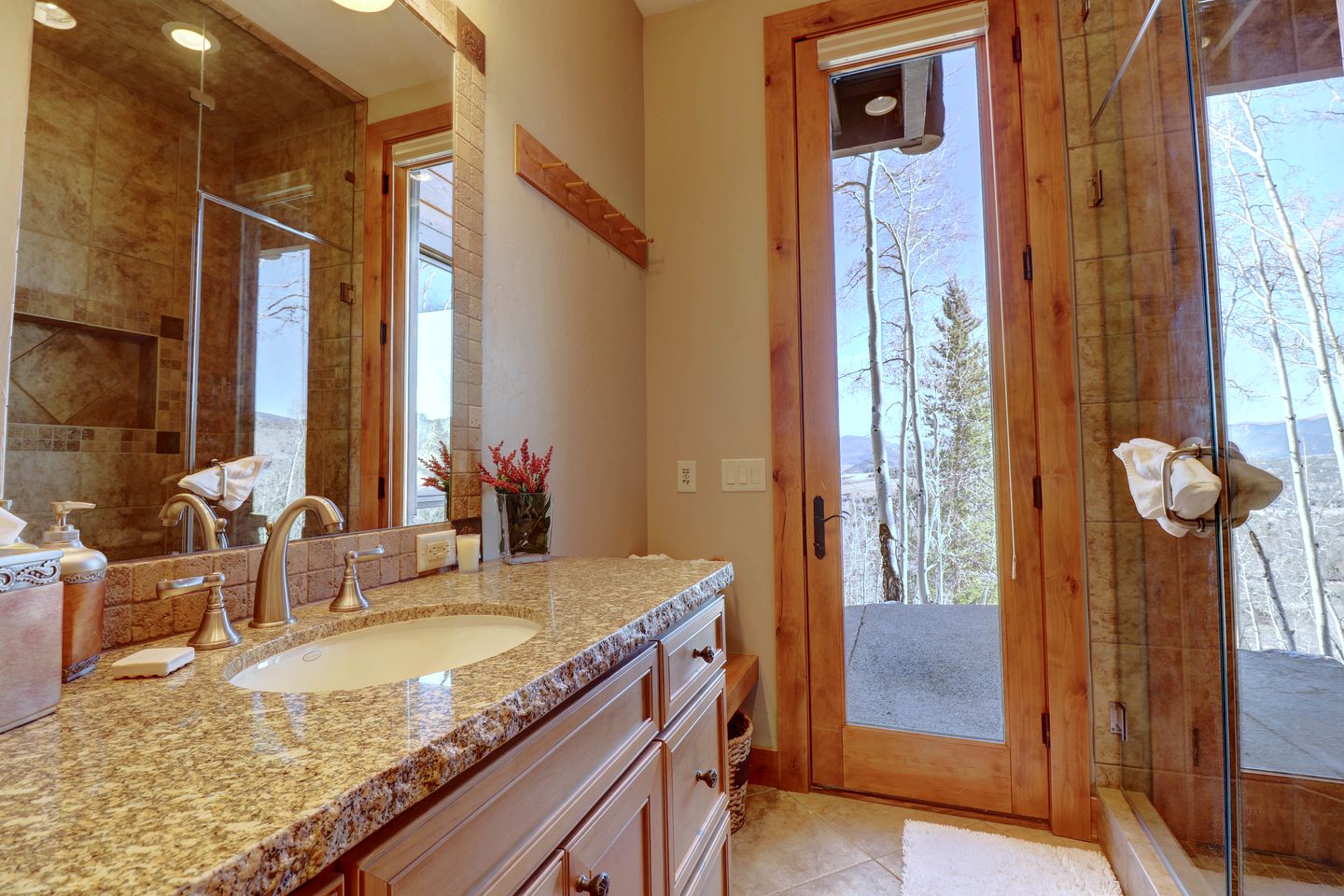 Spectacular Luminous Cabin with Amazing Exterior Space and Pool Table in Silverthorne, Colorado