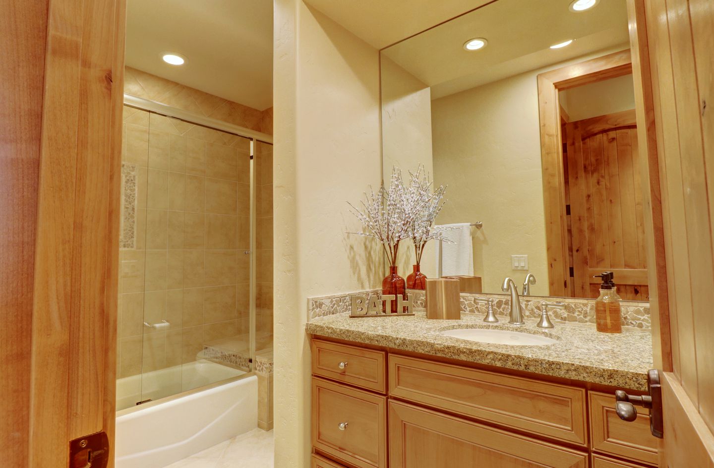 Spectacular Luminous Cabin with Amazing Exterior Space and Pool Table in Silverthorne, Colorado