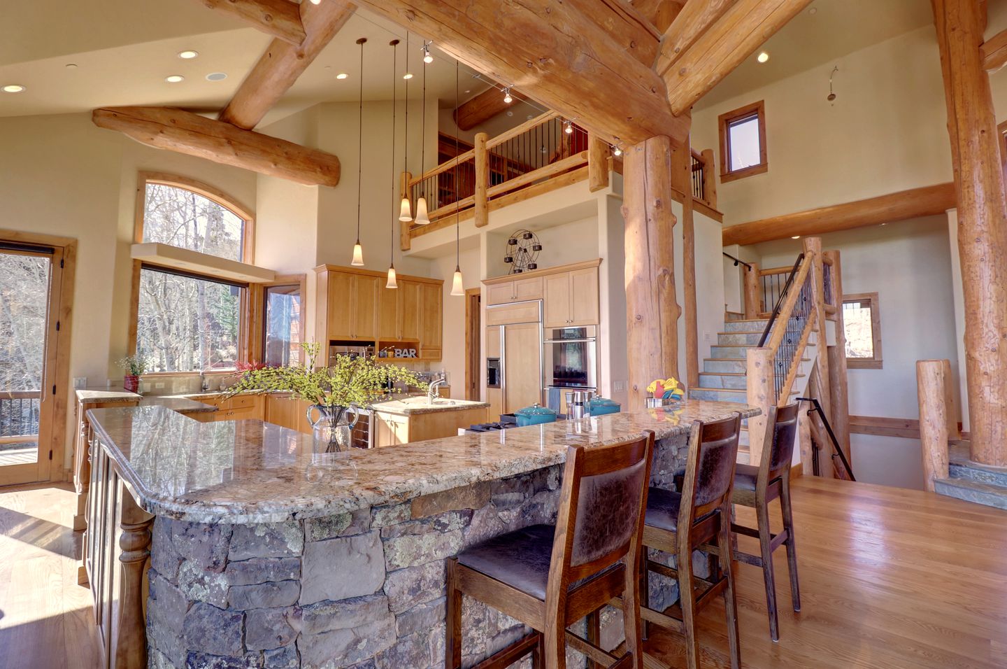 Spectacular Luminous Cabin with Amazing Exterior Space and Pool Table in Silverthorne, Colorado