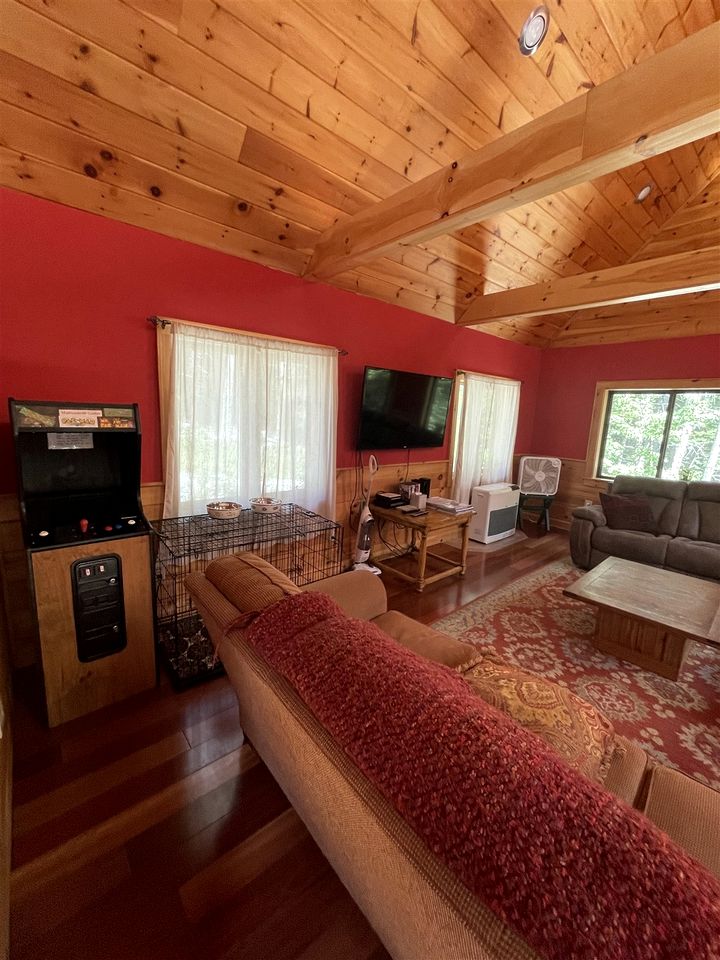 Amazing Cabin for Big Groups with Pool and Air Hockey Table in Bridgton, Maine