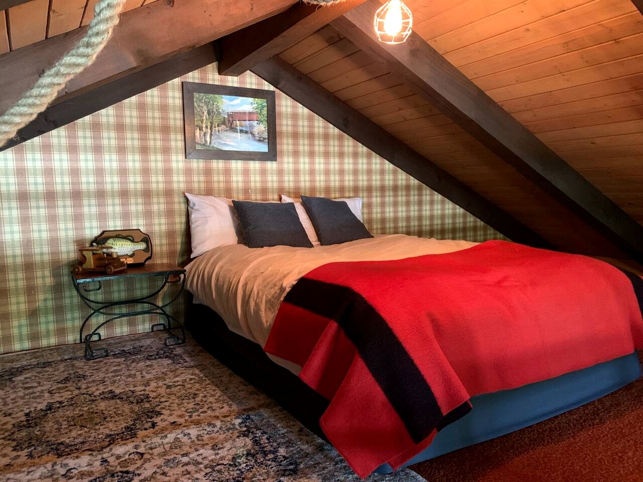 Fantastic Secluded Cabin with Nice Sights in North Creek, New York