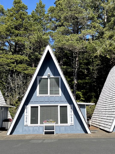 Gorgeous A-Frame by the Beach in Otter Rock, Oregon