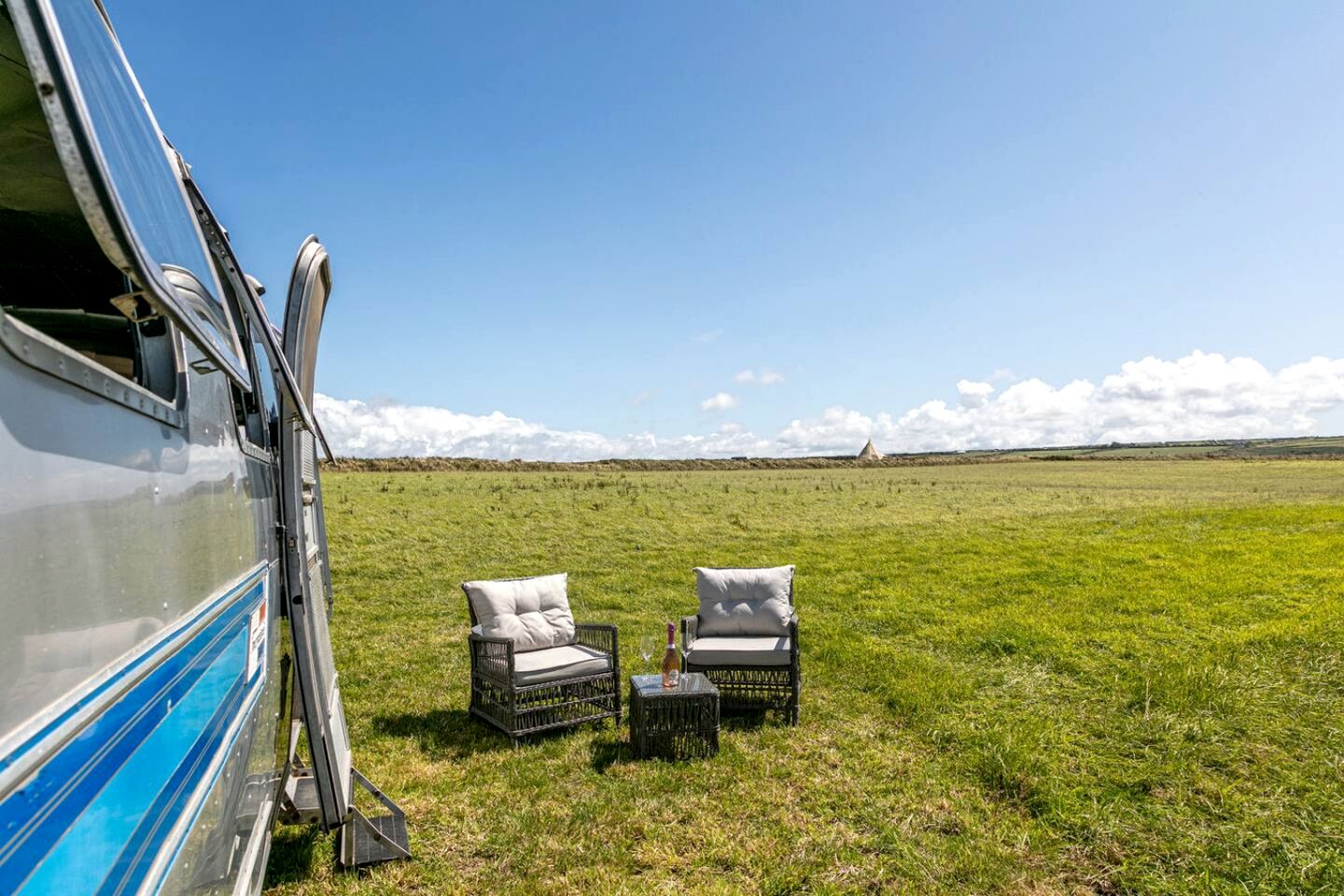 Gorgeous Airstream with Stunning Views in Haverfordwest, Wales