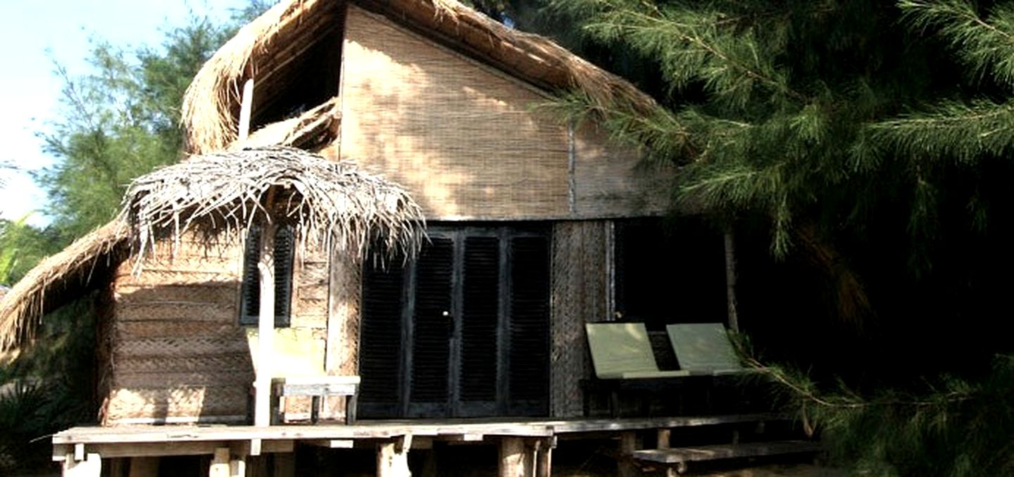Huts (Kalpitiya, Northwestern Province, Sri Lanka)
