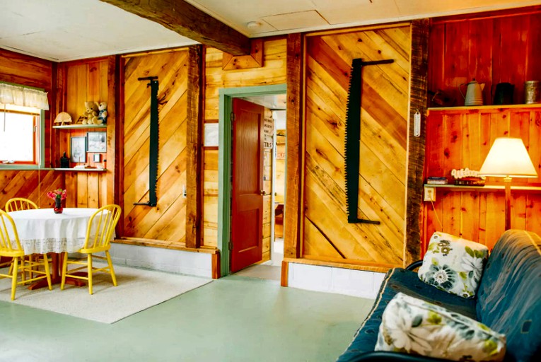 Nature Lodges (Le Roy, Michigan, United States)