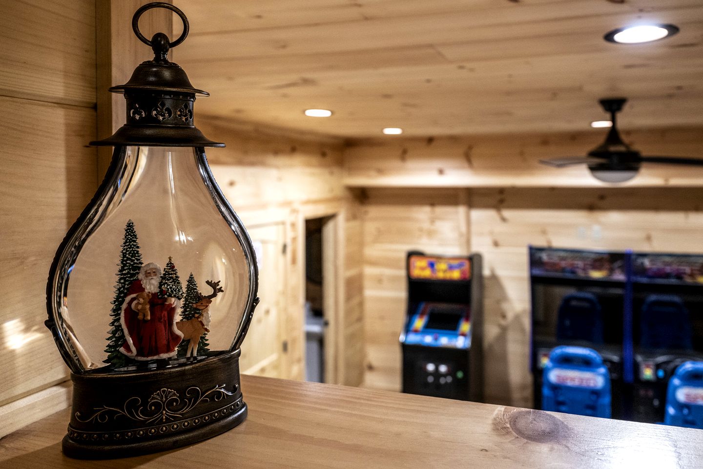 Gorgeous Cabin with Arcade Games, Pool and Endless Entertainment in Tennessee