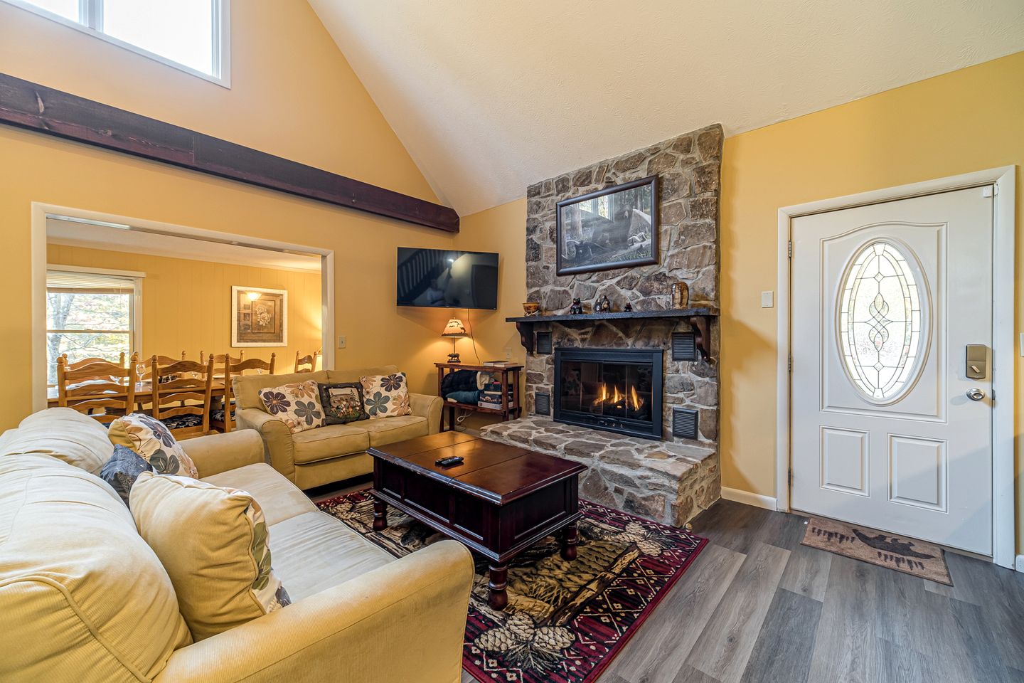 Lazy Bear Cottage With Hot Tub