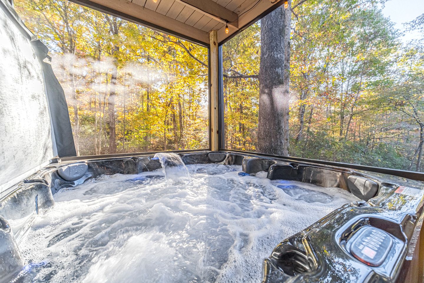 Lazy Bear Cottage With Hot Tub