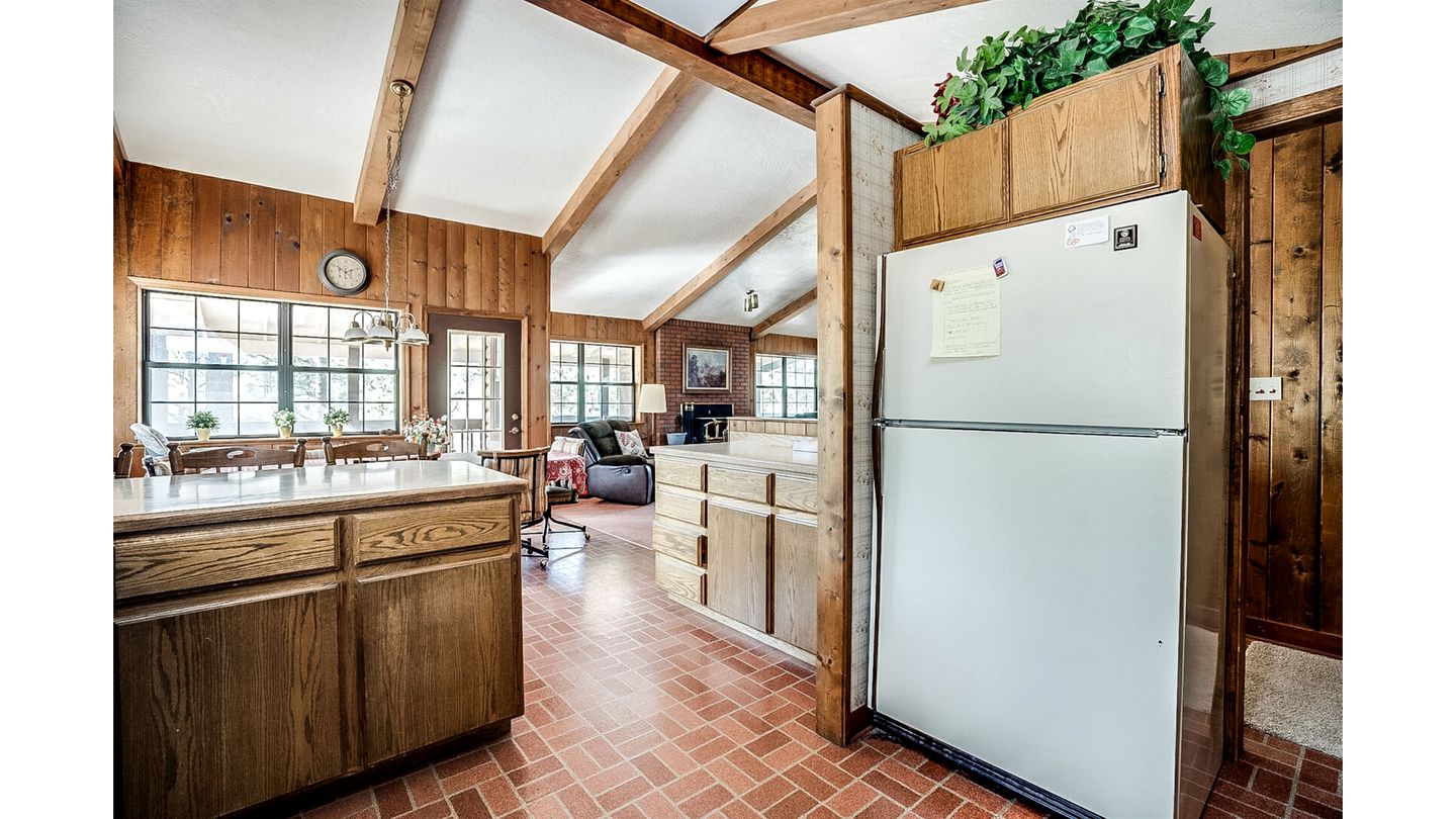 Gorgeous Cabin with Fireplace and Barbecue in Greer, Arizona