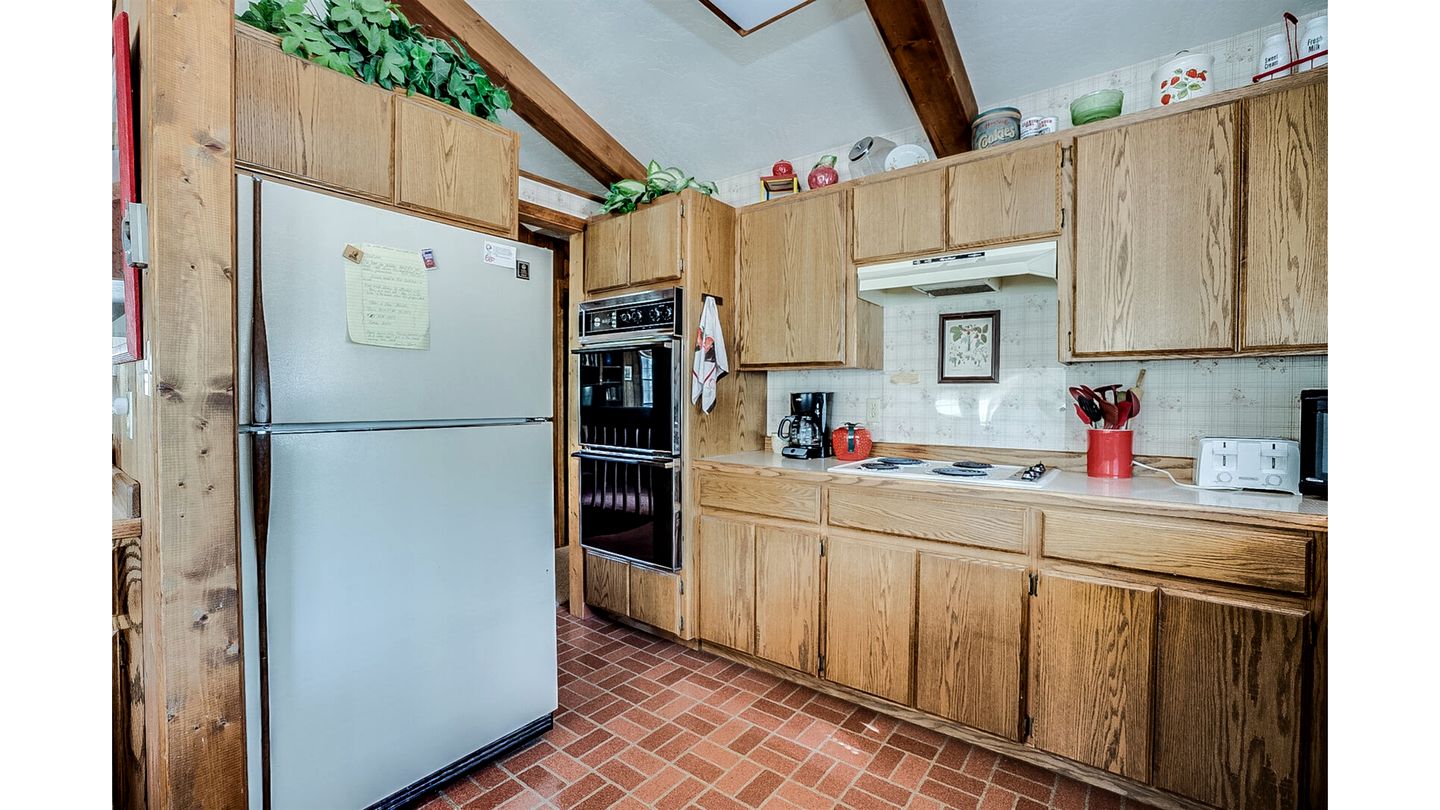 Gorgeous Cabin with Fireplace and Barbecue in Greer, Arizona