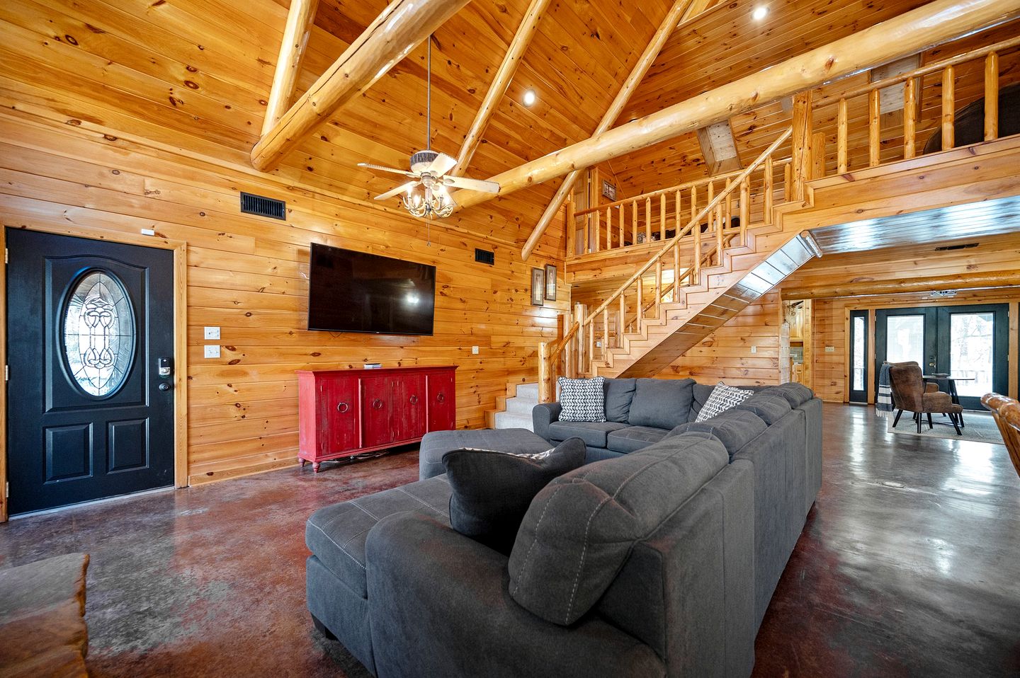 Gorgeous Cabin with Game Room and Hot Tub in Broken Bow, Oklahoma