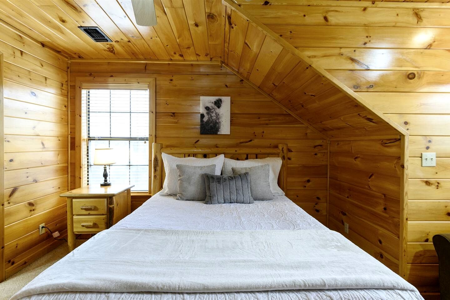 Gorgeous Cabin with Game Room and Hot Tub in Broken Bow, Oklahoma