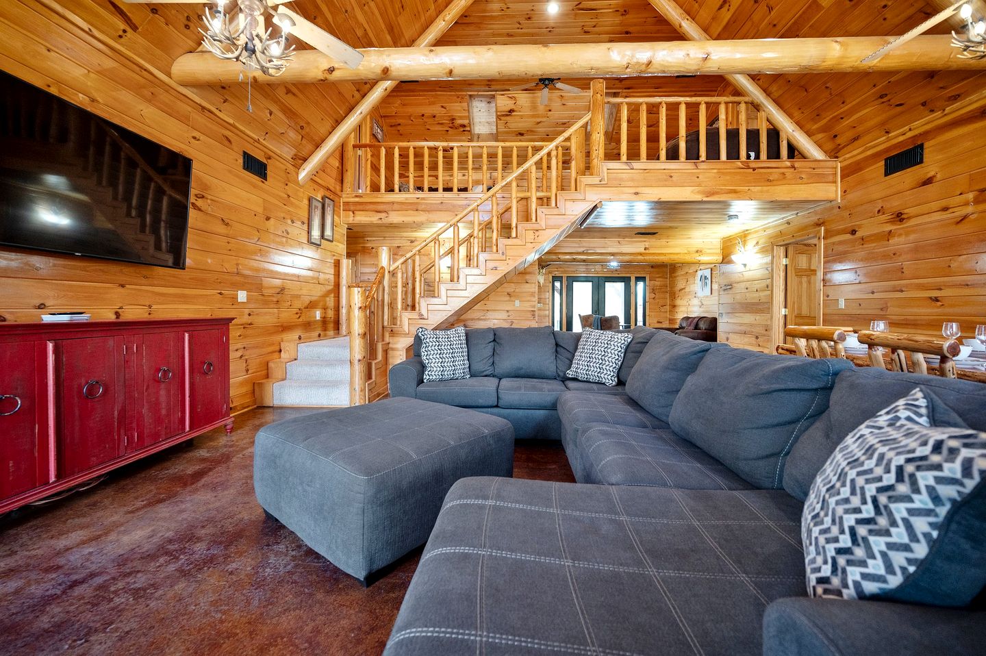 Gorgeous Cabin with Game Room and Hot Tub in Broken Bow, Oklahoma