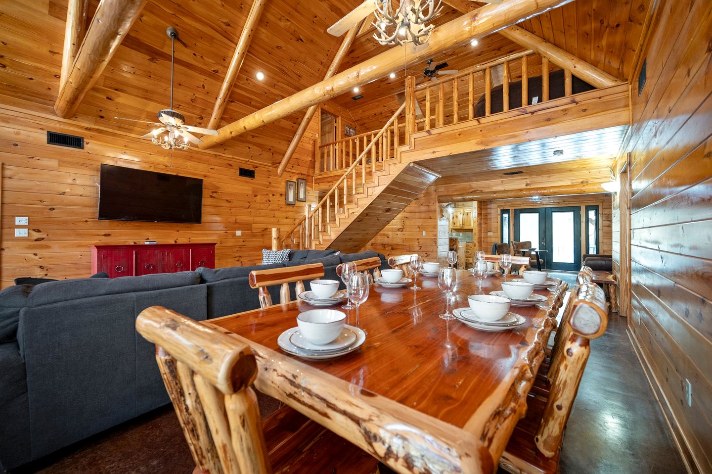 Gorgeous Cabin with Game Room and Hot Tub in Broken Bow, Oklahoma