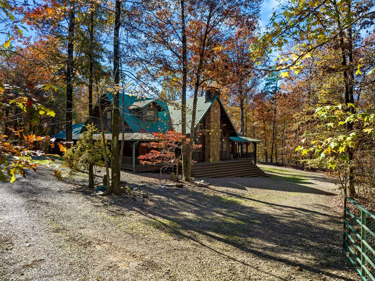Gorgeous Cabin with Game Room and Hot Tub in Broken Bow, Oklahoma