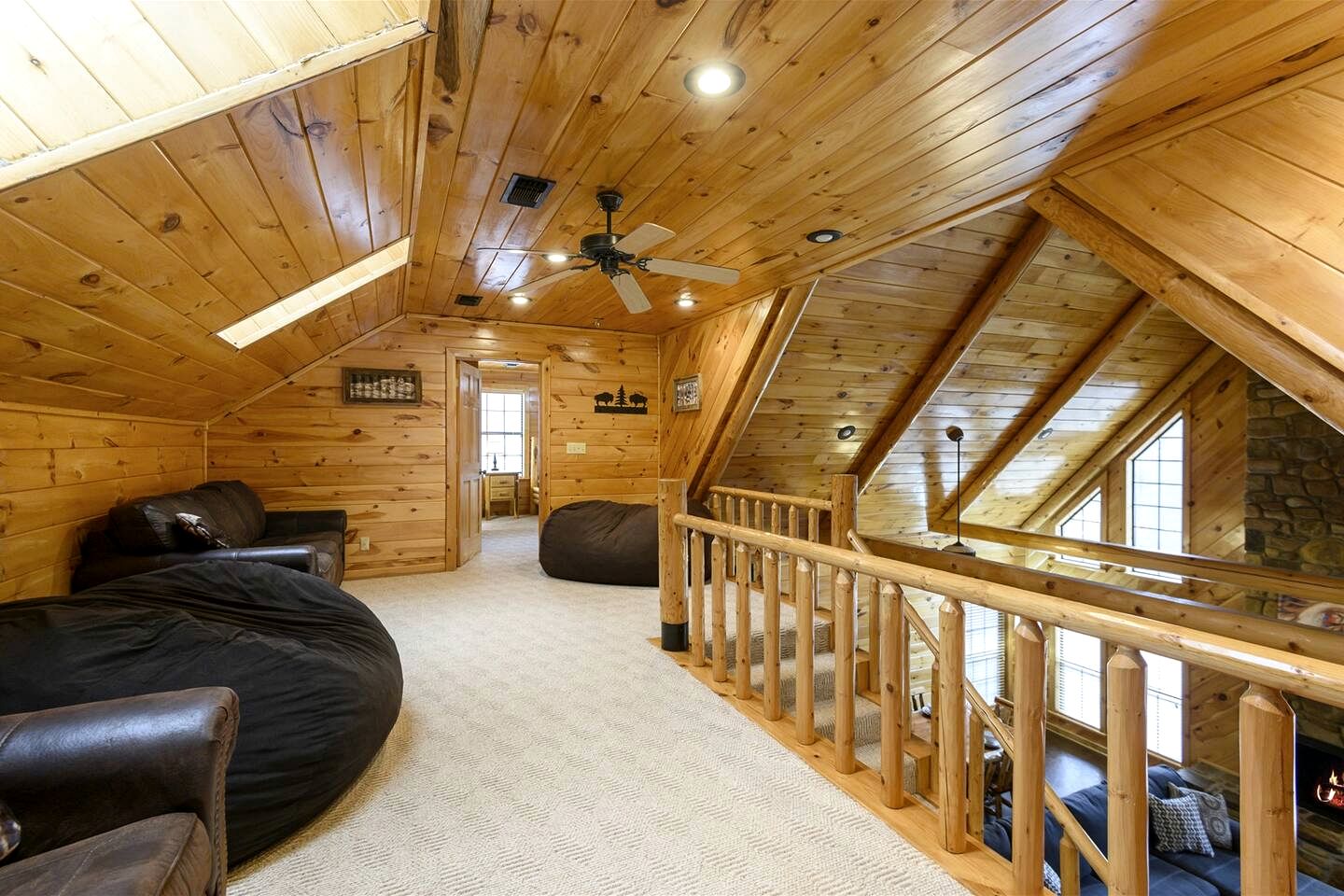 Gorgeous Cabin with Game Room and Hot Tub in Broken Bow, Oklahoma