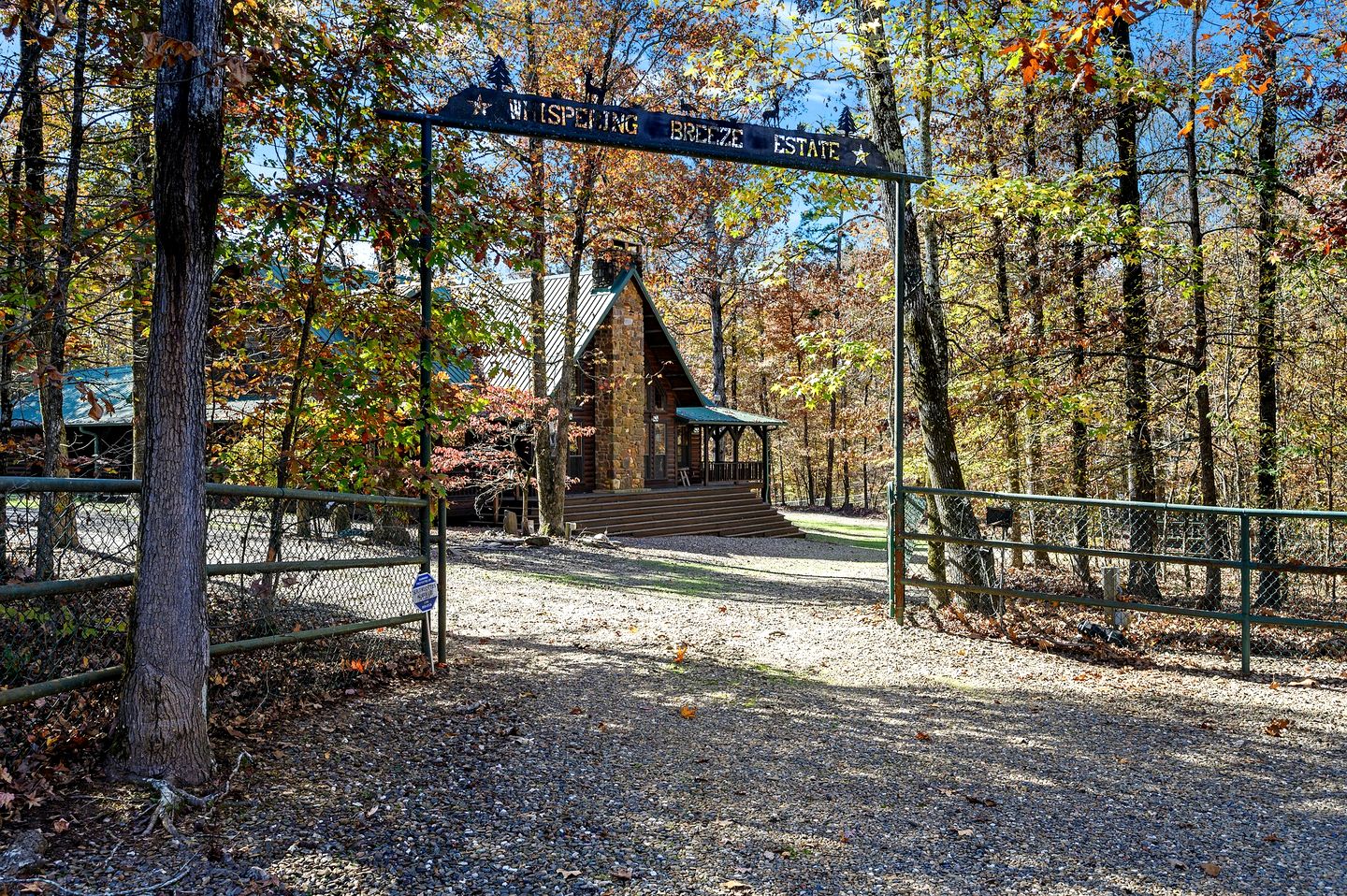 Gorgeous Cabin with Game Room and Hot Tub in Broken Bow, Oklahoma