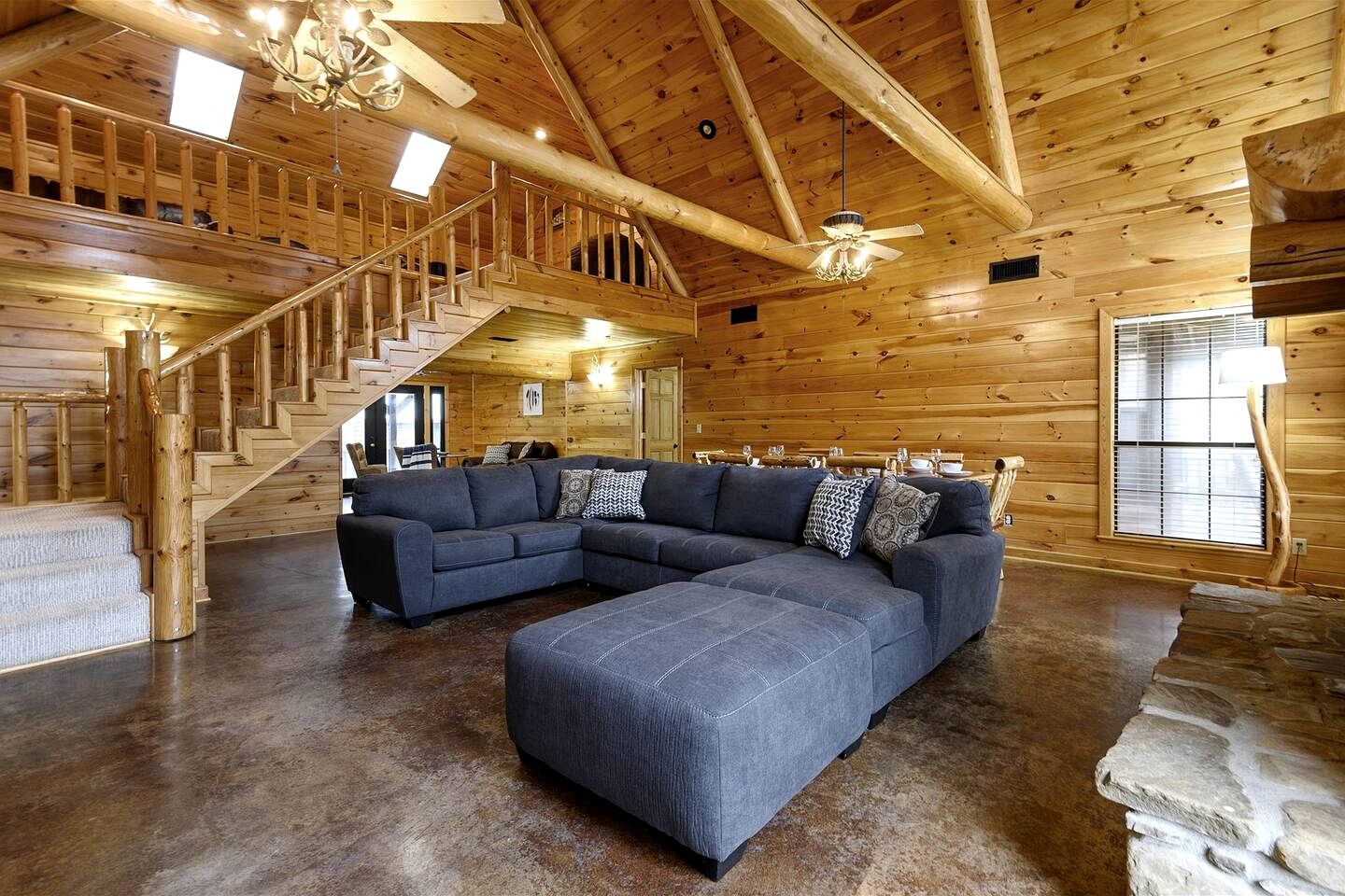 Gorgeous Cabin with Game Room and Hot Tub in Broken Bow, Oklahoma