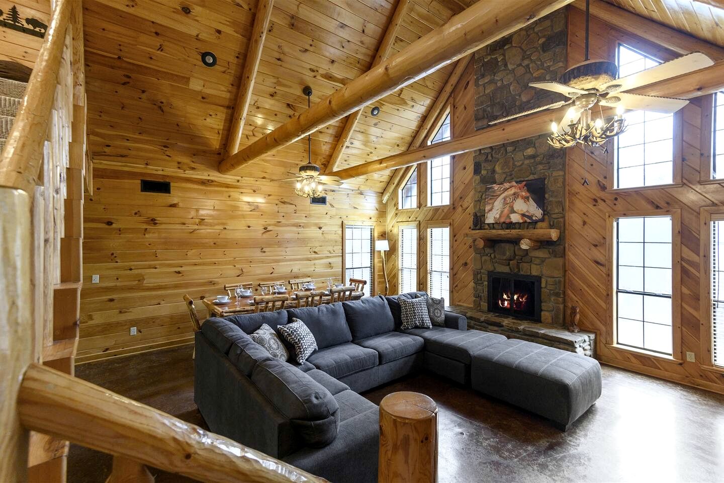Gorgeous Cabin with Game Room and Hot Tub in Broken Bow, Oklahoma