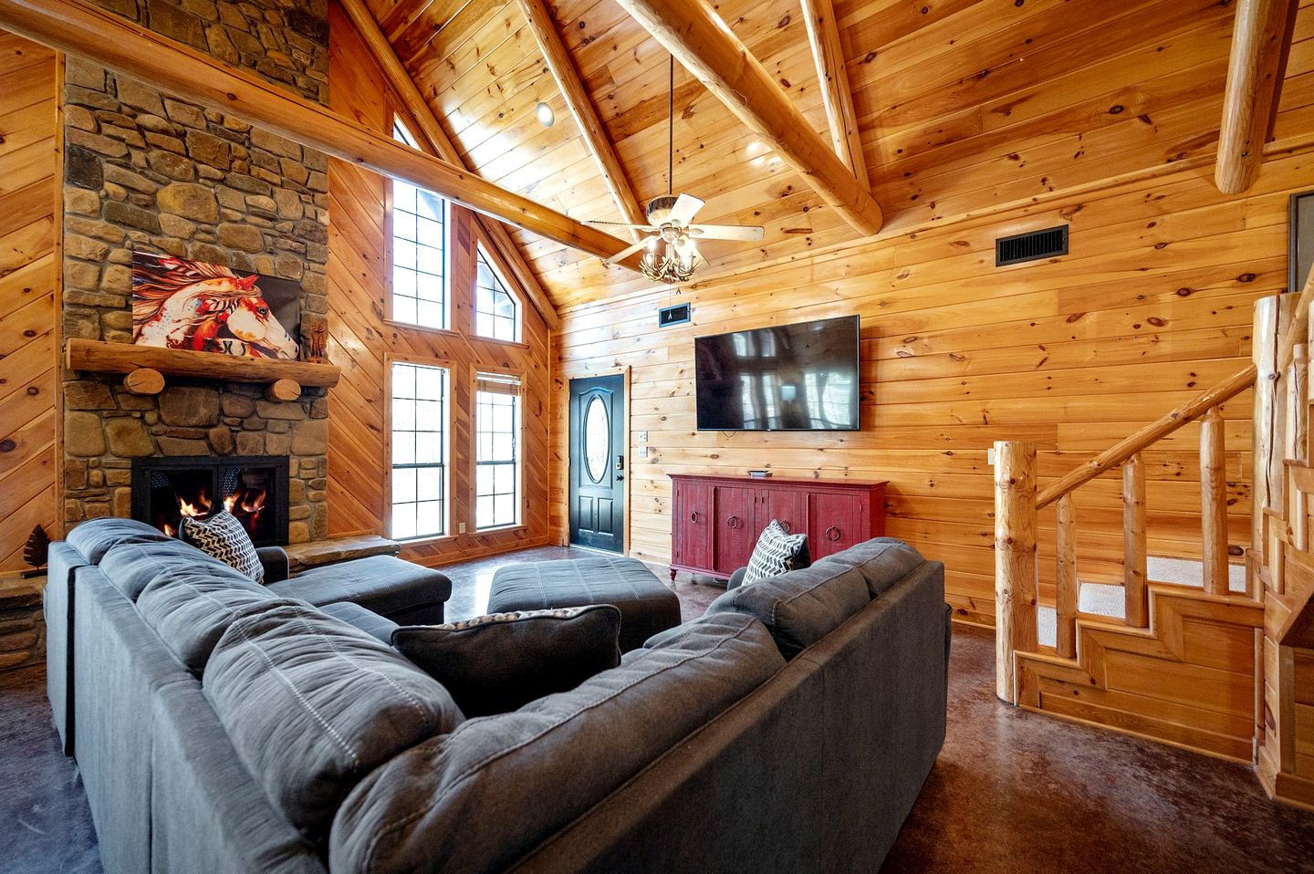 Gorgeous Cabin with Game Room and Hot Tub in Broken Bow, Oklahoma
