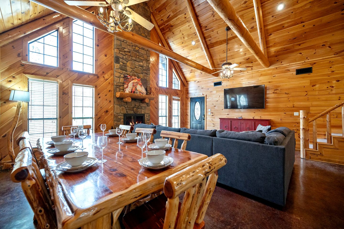 Gorgeous Cabin with Game Room and Hot Tub in Broken Bow, Oklahoma