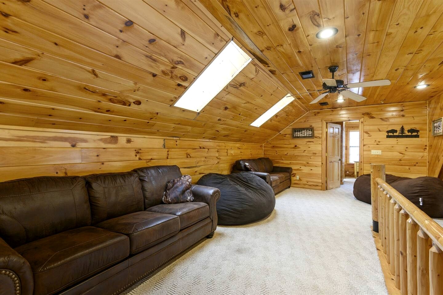 Gorgeous Cabin with Game Room and Hot Tub in Broken Bow, Oklahoma