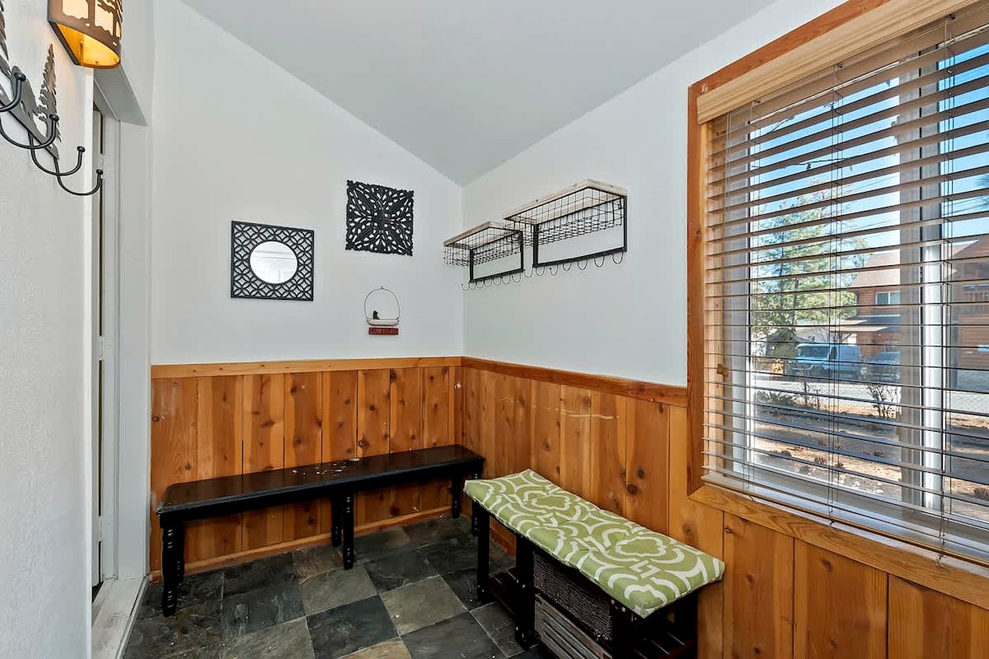 Gorgeous Cabin with Hot-tub and Barbecue in Big Bear Lake, California