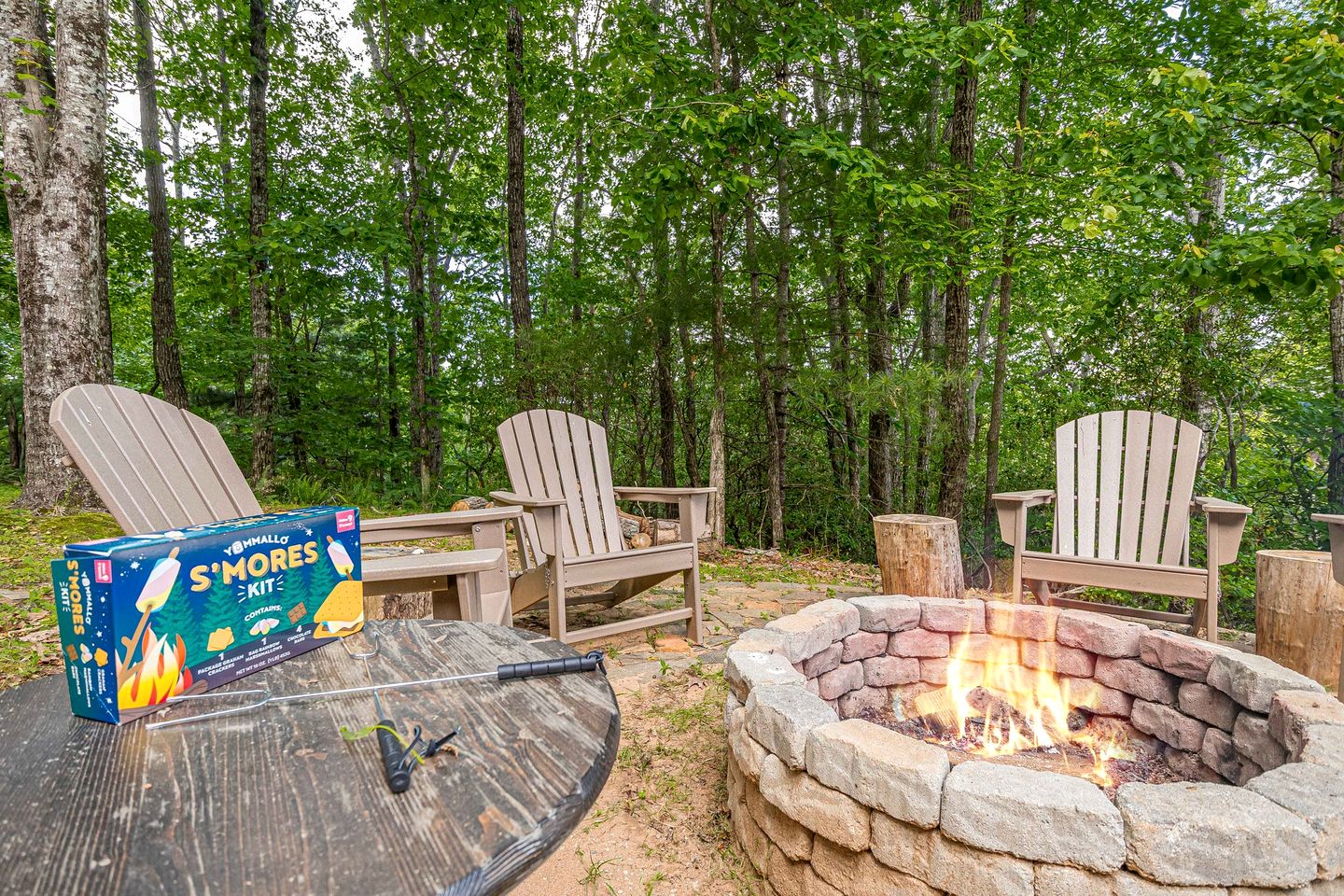 Gorgeous Cabin with Hot-tub and Fire Pit in Clarkesville, Georgia