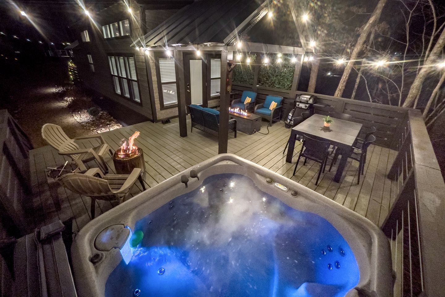 Gorgeous Cabin with Hot-tub and Games in Monteagle, Tennessee