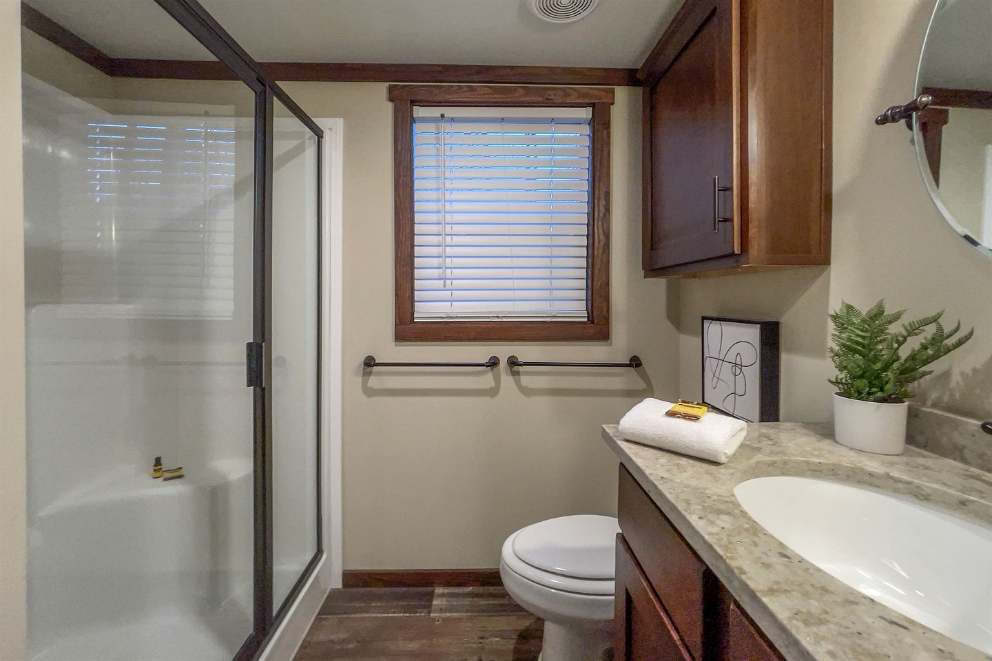 Gorgeous Cabin with Hot-tub and Games in Monteagle, Tennessee