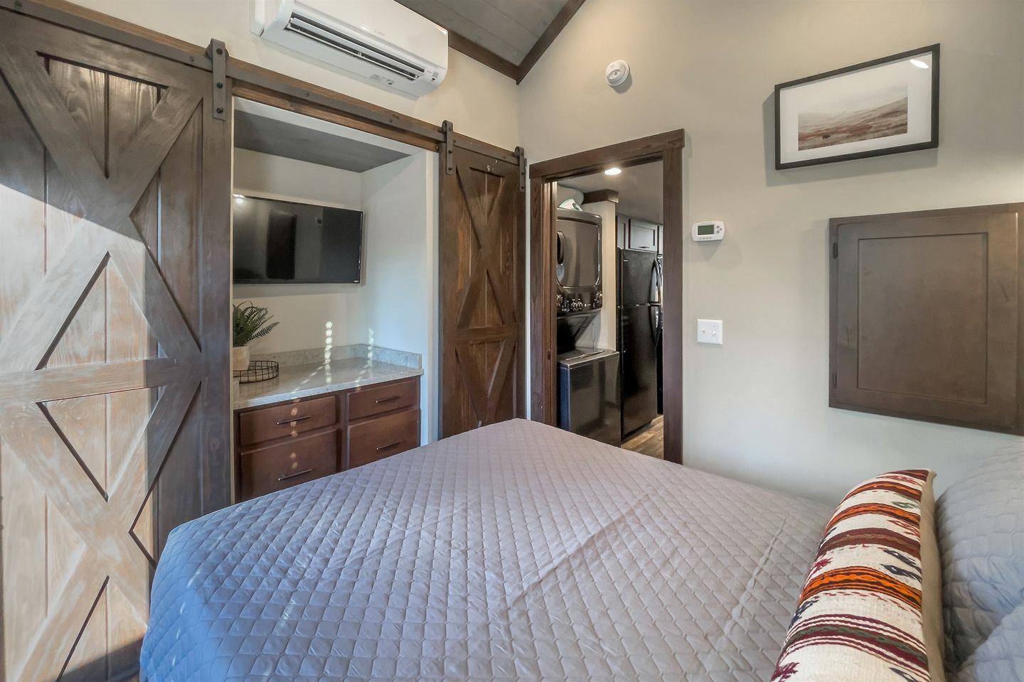 Gorgeous Cabin with Hot-tub and Games in Monteagle, Tennessee