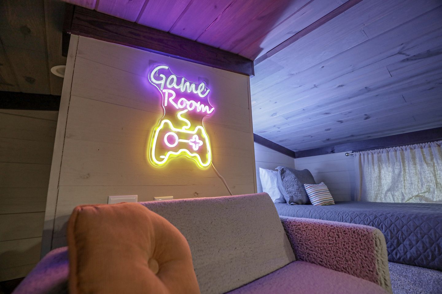 Gorgeous Cabin with Hot-tub and Games in Monteagle, Tennessee