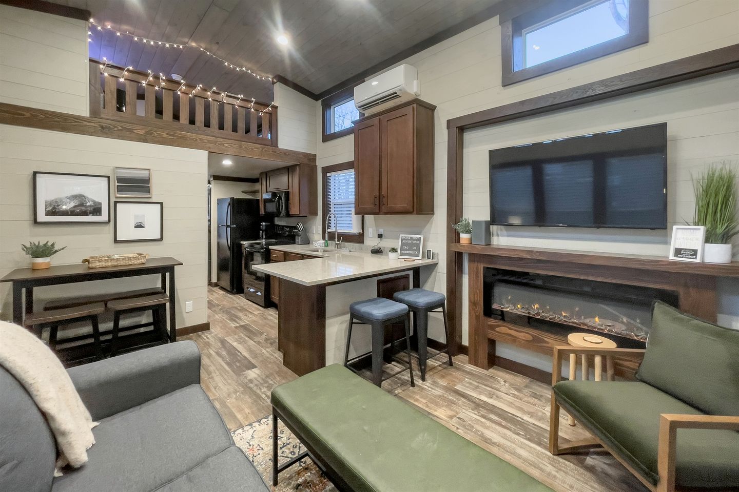 Gorgeous Cabin with Hot-tub and Games in Monteagle, Tennessee