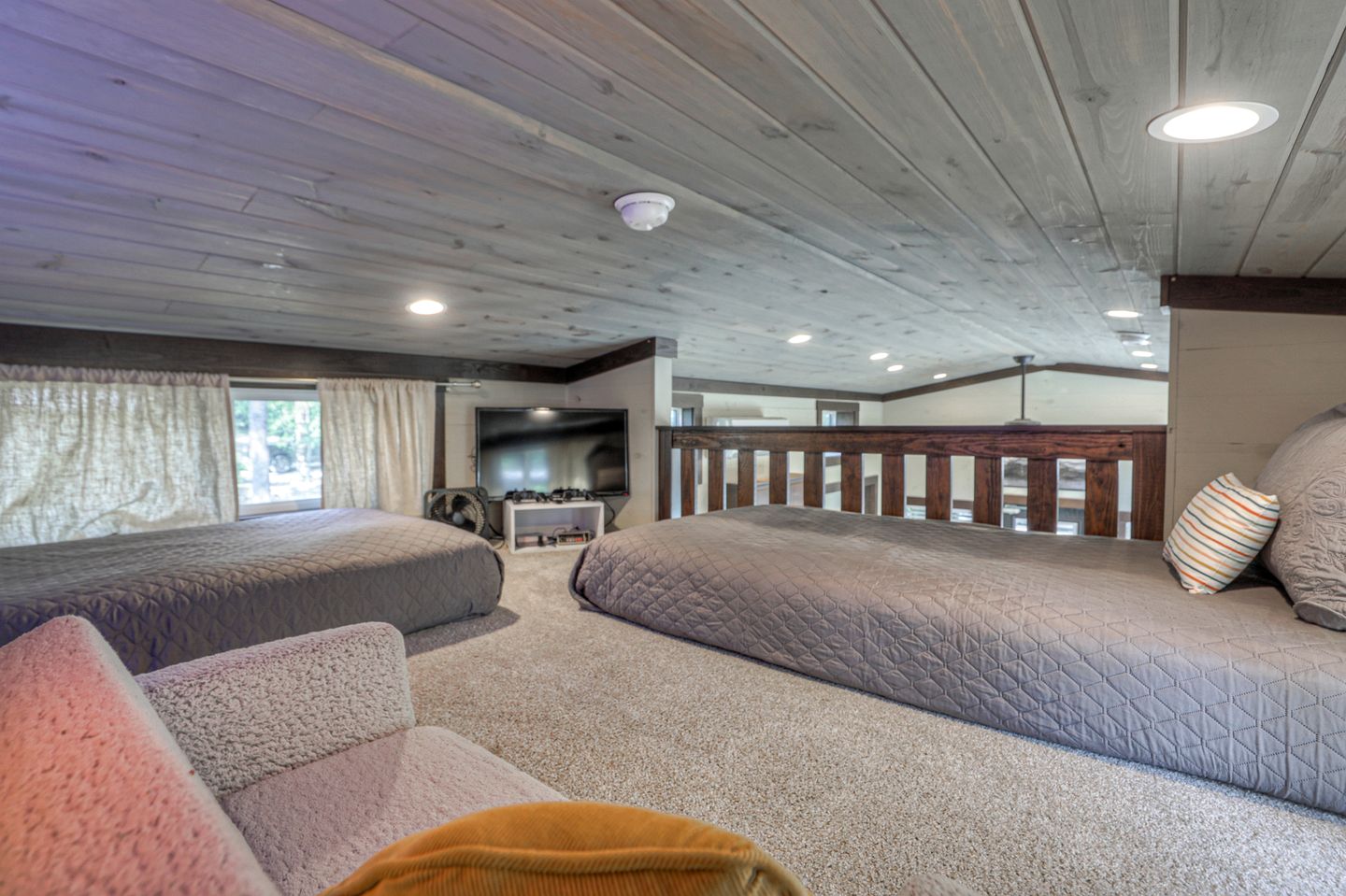 Gorgeous Cabin with Hot-tub and Games in Monteagle, Tennessee