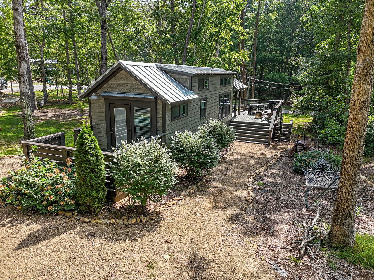 Gorgeous Cabin with Hot-tub and Games in Monteagle, Tennessee